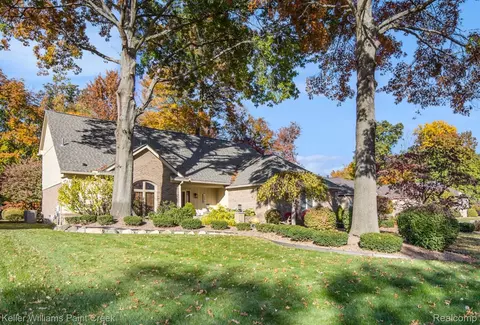 14017 Towering Oaks Dr, Shelby Township, MI 48315