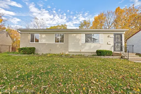 2180 Flamingo Dr, Mount Morris, MI 48458
