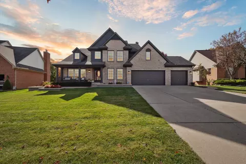 37617 Kingsburn Dr, Livonia, MI 48152