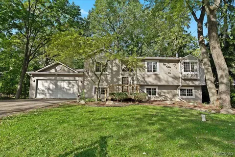 4354 Muirhead St, West Bloomfield, MI 48323