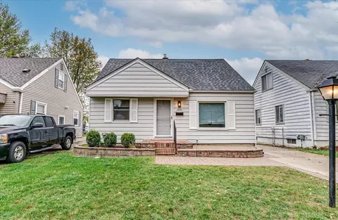 29761 Quinkert St, Roseville, MI 48066