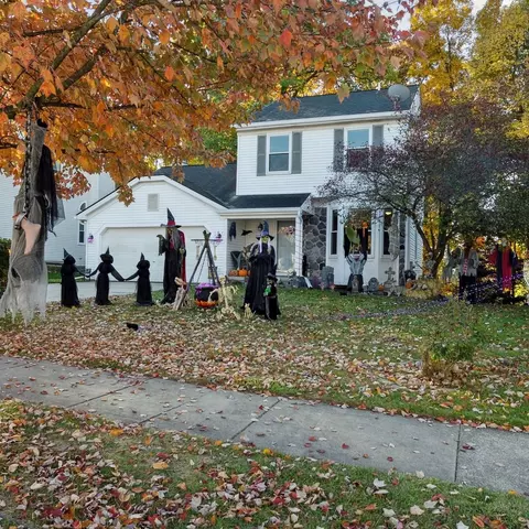 1540 Chelsea Cir, Howell, MI 48843