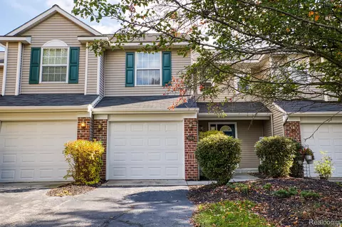 5984 E Lyn Haven Dr SE, Kentwood, MI 49512