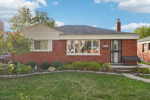 26113 Cubberness St, Saint Clair Shores, MI 48081
