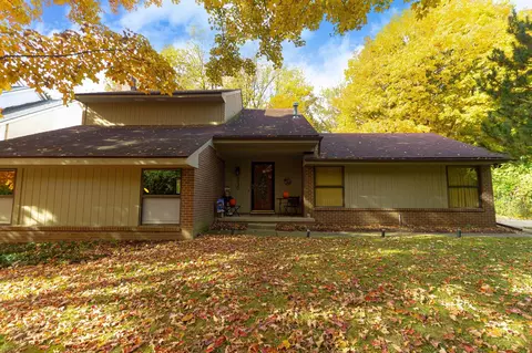 6930 Drake Rd, West Bloomfield, MI 48322