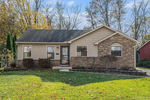 226 Linhart St, Novi, MI 48377