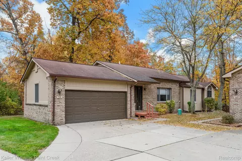 7391 Rockdale Crt Ct, West Bloomfield, MI 48322