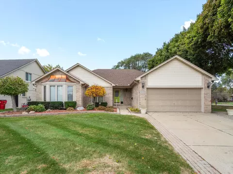 48933 Valley Forge Dr, Macomb, MI 48044