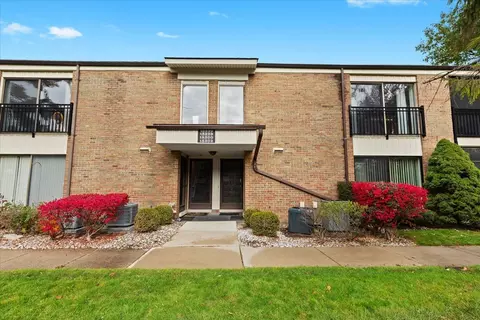18300 University Park Dr, Livonia, MI 48152