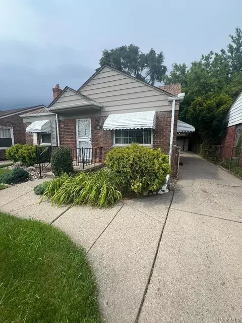 16789 E 8 Mile Rd, Eastpointe, MI 48021