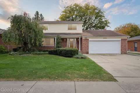 22720 Colony St, Saint Clair Shores, MI 48080