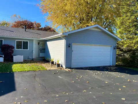 1620 New York Ave, Marysville, MI 48040