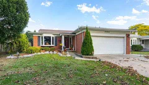 32654 Lancaster Dr, Warren, MI 48088