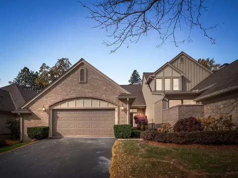 2459 Hickory Glen Dr, Bloomfield Hills, MI 48304