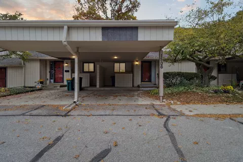 1506 Charter Oak Dr, Rochester Hills, MI 48309