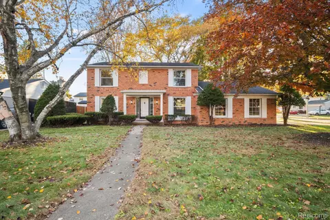 27465 Harvard Rd, Southfield, MI 48076