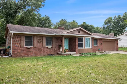 8465 Wesley Dr, Flushing, MI 48433
