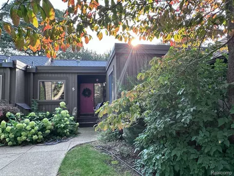5 Eastbury, Ann Arbor, MI 48105
