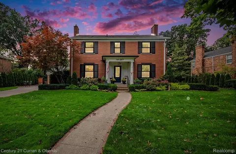 487 Lakeland St, Grosse Pointe, MI 48230