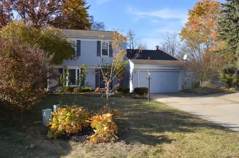 2612 Millcrest Crt Ct, Orion, MI 48360
