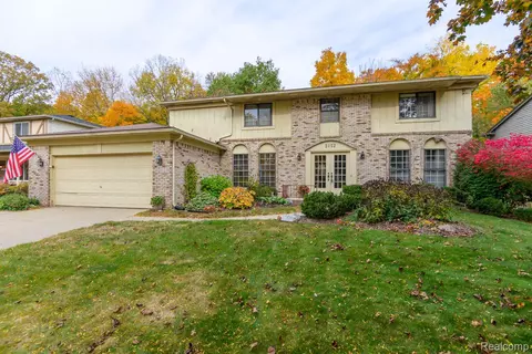 2152 Lancer Dr, Troy, MI 48084