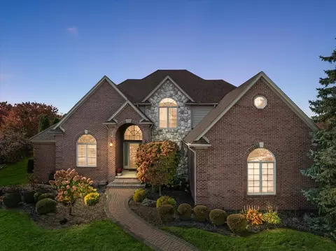 42755 Chippewa Dr, Clinton Township, MI 48038