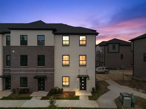 2857 Summers, Troy, MI 48084
