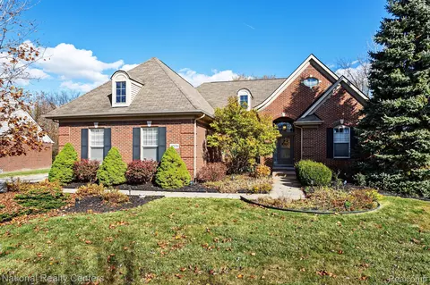 47528 Lindenhurst Blvd, Canton, MI 48188