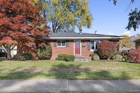 32806 Comanche St, Westland, MI 48185