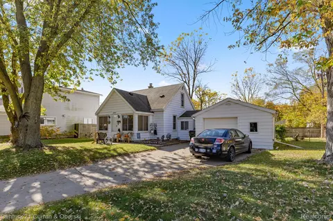 6046 Vivian St, Taylor, MI 48180