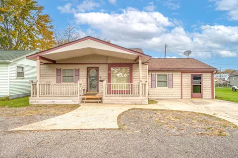732 Ruskin Dr, Algonac, MI 48001