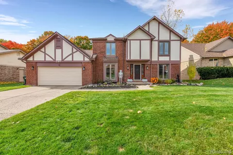 281 Rose Brier Dr, Rochester Hills, MI 48309