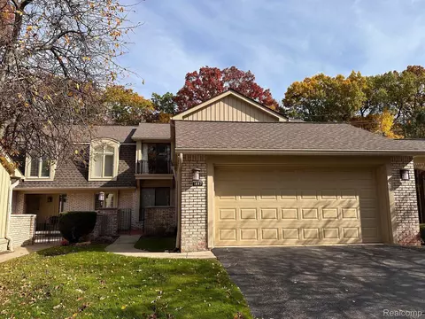 1447 Ravineview Crt Ct #C-12, Bloomfield Township, MI 48304