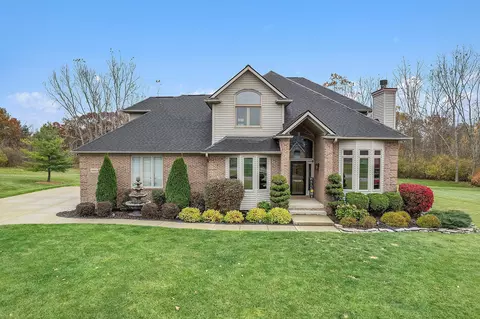 9441 Aspen View Dr, Grand Blanc, MI 48439