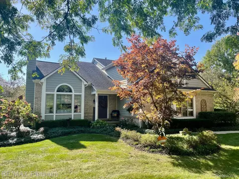 5557 Starwood Dr, Commerce, MI 48382