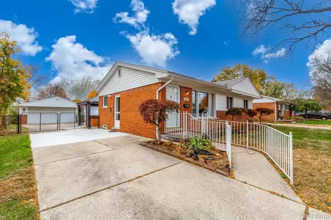 31547 Saint Martins St, Livonia, MI 48152