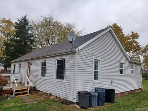 1916 Leland Rd, Kimball, MI 48074