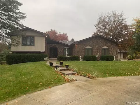 29980 Martindale Rd, Lyon, MI 48165