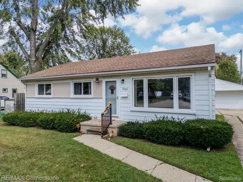1766 Helen St, Garden City, MI 48135