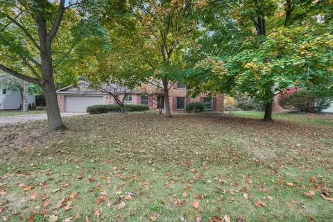 7408 Cathedral Dr, Bloomfield Hills, MI 48301