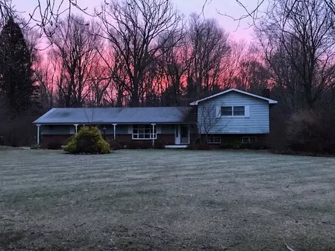 1269 Sugarbush Dr, Lapeer, MI 48446