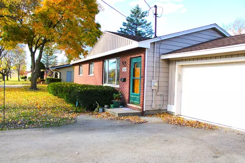 2464 W Maple Ave, Flint, MI 48507