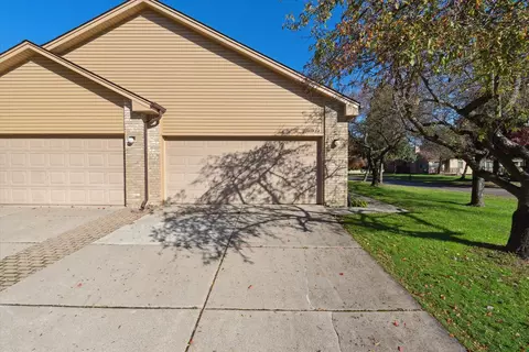 41424 Ambercrest Dr, Sterling Heights, MI 48314