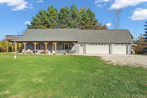 8660 Cribbins Rd, Jeddo, MI 48032