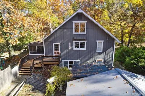 876 Freshwater Way, Waterloo, MI 49240