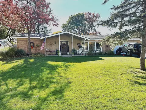 8968 Devon Dr, Shelby Township, MI 48317