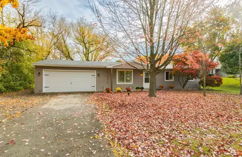 607 Joslyn Rd, Orion, MI 48362