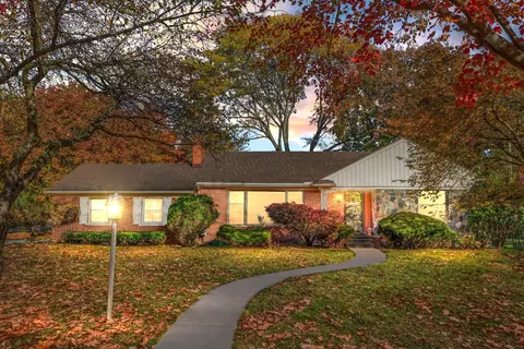18682 Cambridge Blvd, Lathrup Village, MI 48076