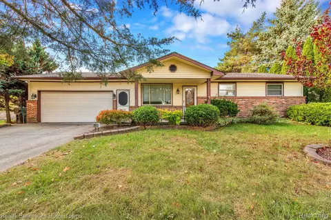 49545 Schoenherr Rd, Shelby Township, MI 48315