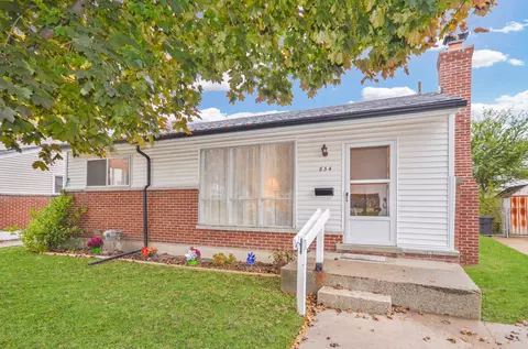 834 E Gardenia Ave, Madison Heights, MI 48071